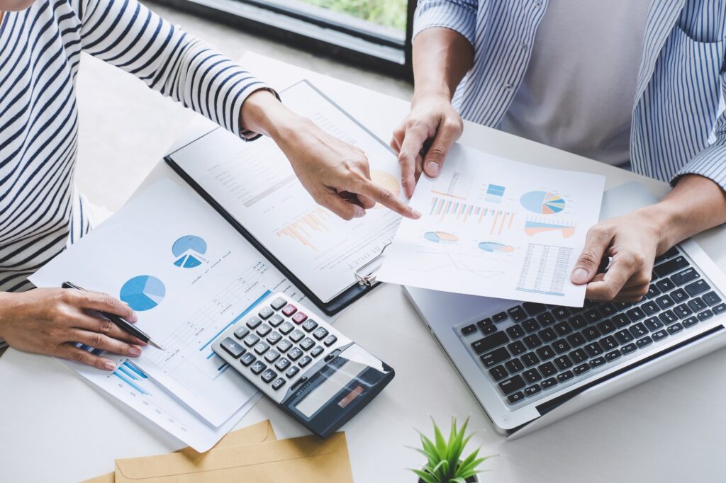 equipo colaborando en diseño web